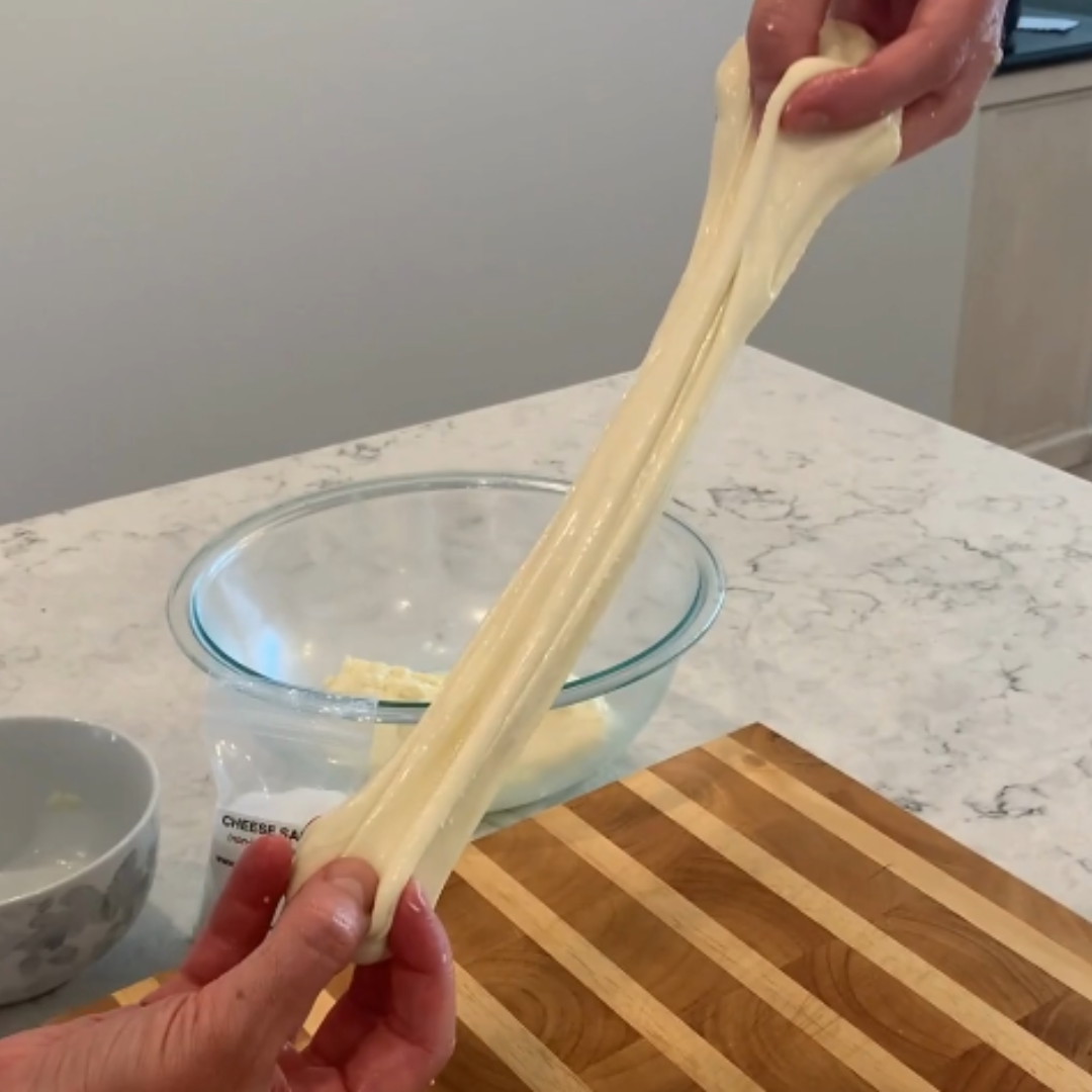 Mozzarella stretching
